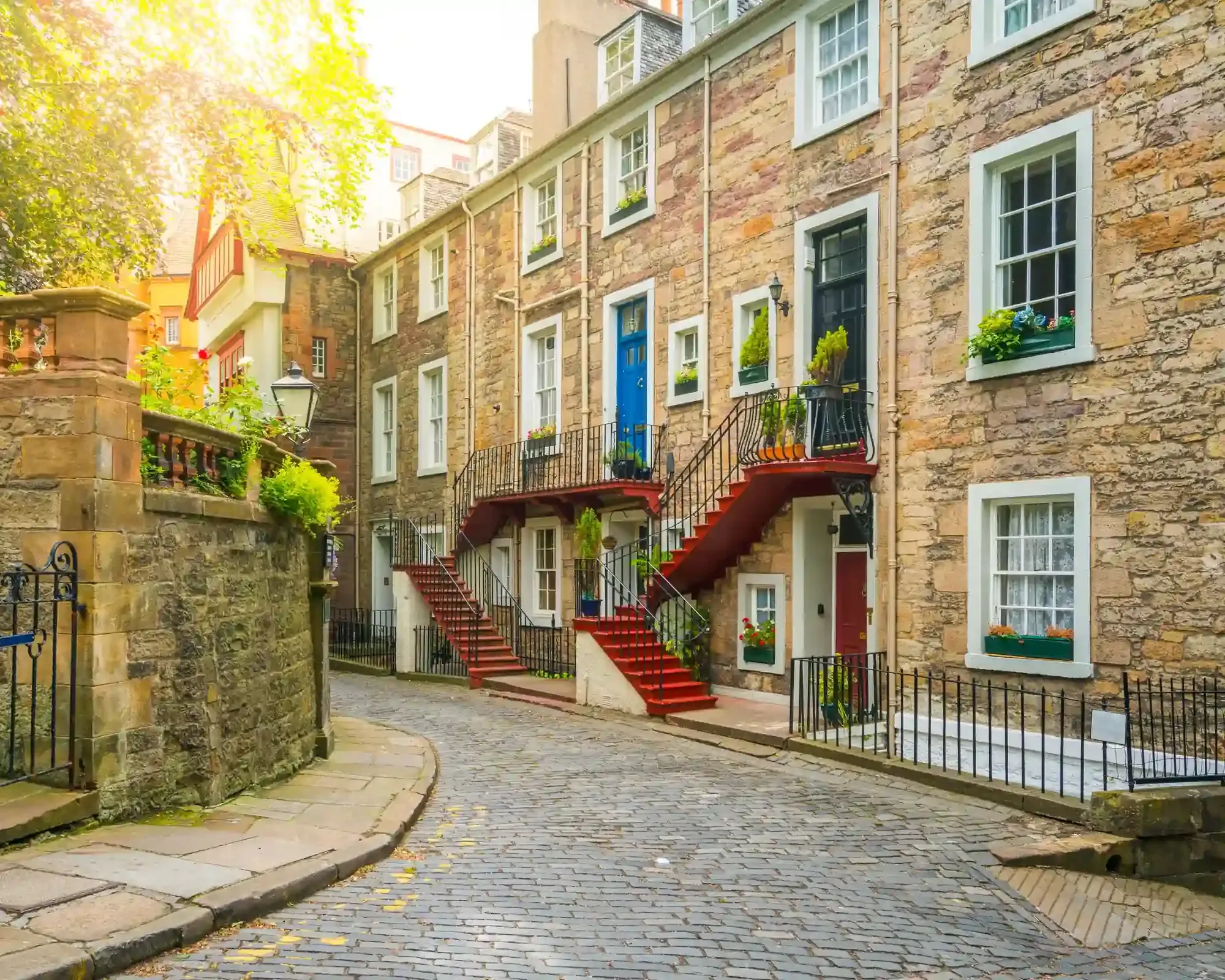 Circus Lane in Edinburgh, a cobbled residential street with traditional stone townhouses